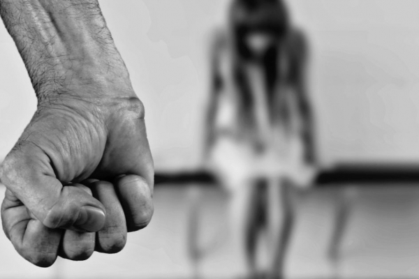 Нігерієць побив американця через неповнолітню тернопільську аферистку