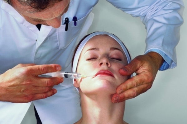 У Тернополі пластичний хірург зробить десять безкоштовних операцій (Відео)