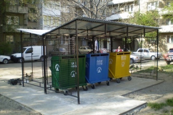 У Тернополі будують нові сміттєві майданчики