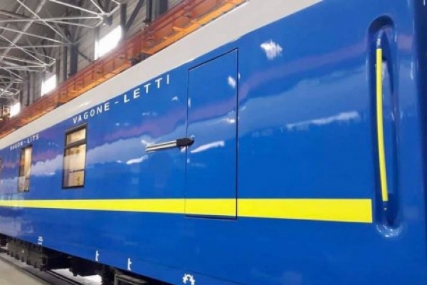 «Укрзалізниця» показала нові вагони з душем та пеленальними столиками