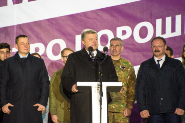 Тепла зустріч Президента з тернополянами на Театральній площі