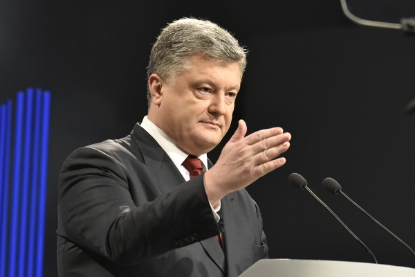 Порошенко готовий до дебатів за любої погоди і на будь-якому полі, - журналістка