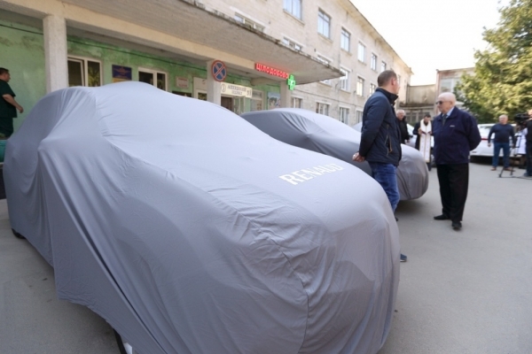 Для Тернопільської міської дитячої комунальної лікарні купили два автомобілі