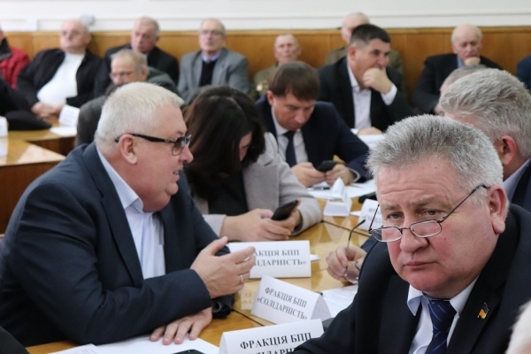 Тернопільські обласні депутати знов гроші ділили