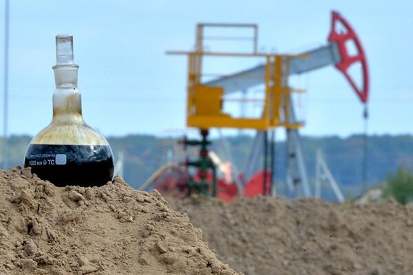 «Війна» набирає обертів: Білорусь призупинила поставки бензину в Україну