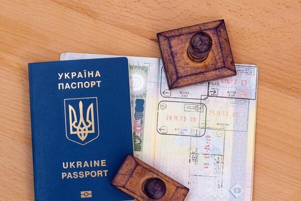 Паспорти для українців значно подорожчають з 1 липня