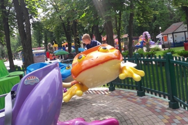 Скільки вартує покататися на атракціонах у тернопільських парках (Відео)