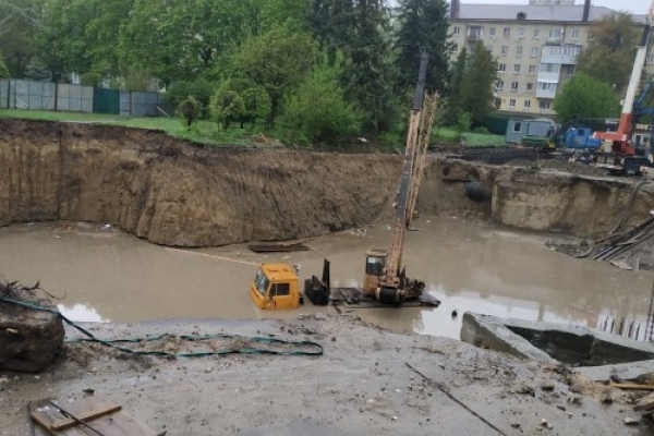 Спецкомісія встановила причину зсуву ґрунту на території скандального будівництва у Тернополі