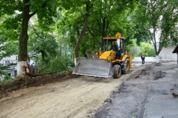 В Тернополі мешканці будинку не хочуть, щоб їхній двір відремонтували