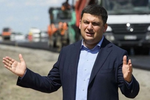 У разі збереження нинішніх темпів дорожніх робіт питання ремонту місцевих доріг можна вирішити за три роки, – Гройсман