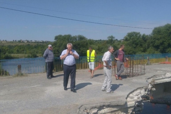 Пообіцяв - зробив! Володимир Іванишин домігся відновлення ремонту мосту у Лисівцях