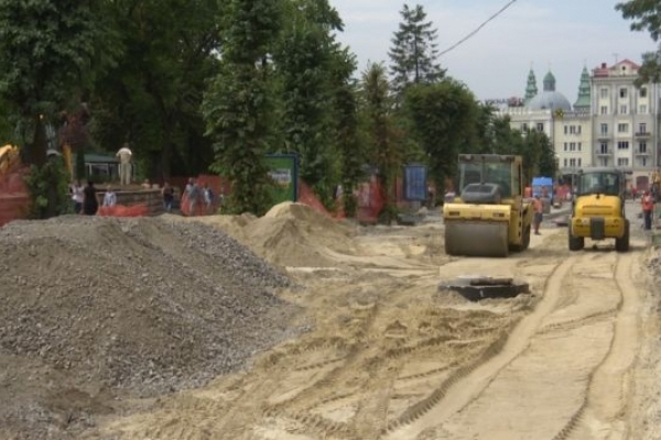 У Тернополі триває капітальний ремонт вулиці Чорновола та однойменного скверу (Відео)