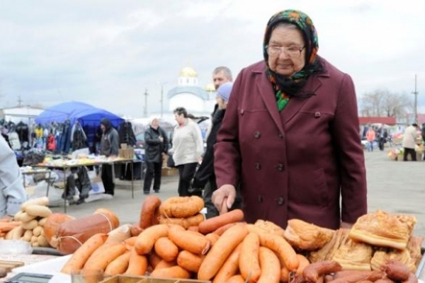 «Епоха бідності» завершена: Рада постановила, що й бабусі на базарі торгуватимуть лише з касовими апаратами