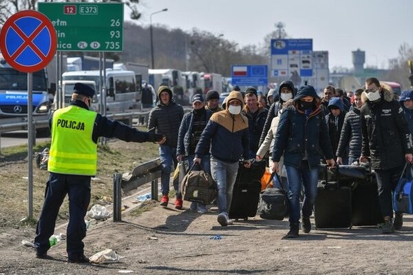 Поляки просять українців повернутися, обіцяючи хорошу роботу