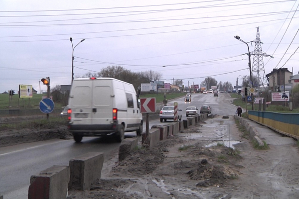 Не дивлячись на гучні заяви «слуг народу», гроші з Києва на будівництво Гаївського мосту так і не надійшли... 