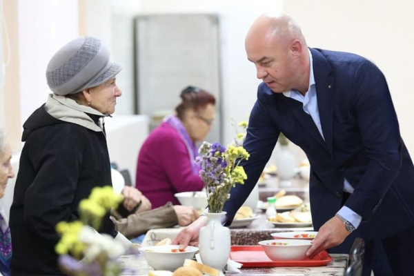 Соціологія Рейтингу: 71,8 % тернополян підтримують мера Сергія Надала, інших - дещо більше похибки