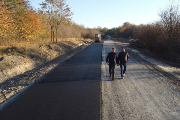 Дорогу, яка з’єднує села Скала-Подільської громади, завершують ремонтувати
