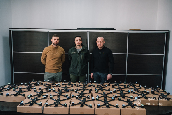 Сергій Надал: «Передали ще 30 ударних FPV дронів нашим артилеристам