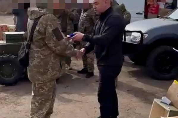 Сергій Надал на фронті у День українського добровольця вручив відзнаки воїнам 105 бригади ТрО