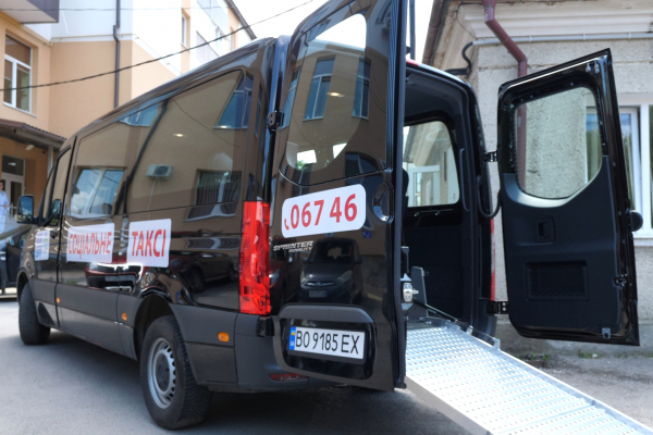 Тернопіль отримав новий автомобіль соціального таксі