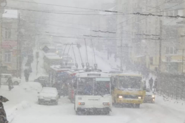 У четвер, 8 січня, в Україні очікується помаранчевий рівень небезпеки – країну накриє потужний південний циклон: Тернопіль в зоні його дії