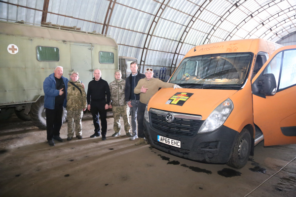 Сергій Надал на фронті передав воїнам 105-ої бригади ТРО автомобіль, квадрокоптери та іншу техніку