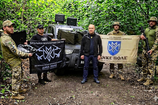 Сергій Надал від Тернополя на фронті передав воїнам 128-ї бригади «Дике Поле» позашляховик, квадрокоптери та зарядні станції
