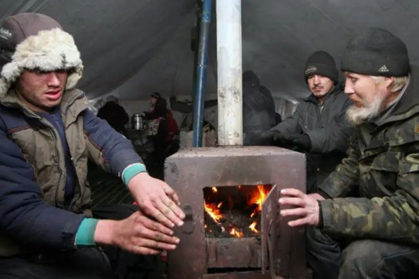 Без зарплат і послуг: чому громади по всій Україні не можуть провести навіть прості платежі
