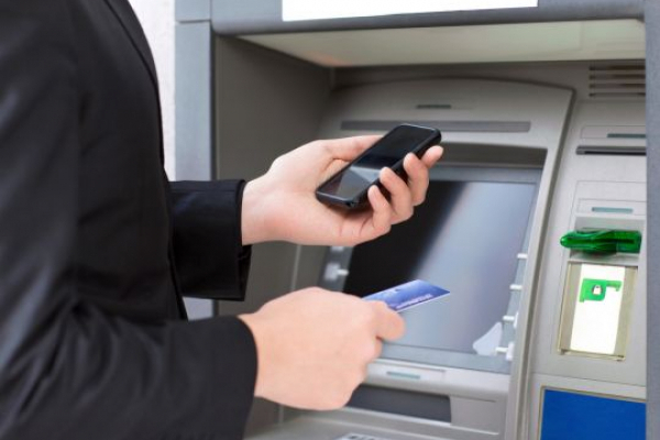 У банкоматах стоять обмеження на видачу готівки: українцям розповіли, скільки грошей можна зняти