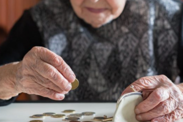 В Україні у квітні буде перерахунок пенсій, але його не відчують зараз: експерт пояснив причини