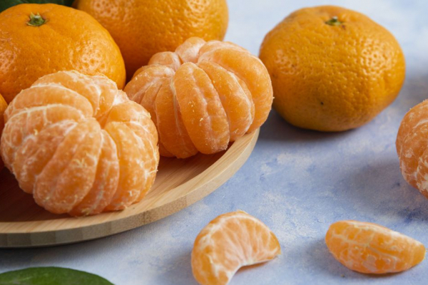 В Україну завезли небезпечні мандарини: де виявили отруйну продукцію