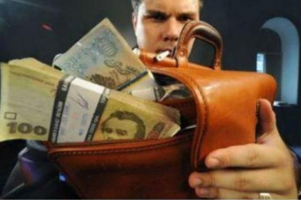 Виплати, які надійшли на картку, доведеться повернути: хто з українців втратить гроші