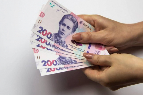 Жінкам дадуть по 900 гривень: куди звертатись, щоб оформити окрему допомогу