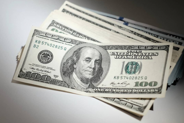 Для тих, хто тримає вдома «білі» та «сині» долари, надали уточнення про нюанс з обміном