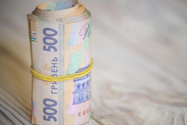 На картку у лютому надійдуть виплати за два місяці: хто одержить гроші