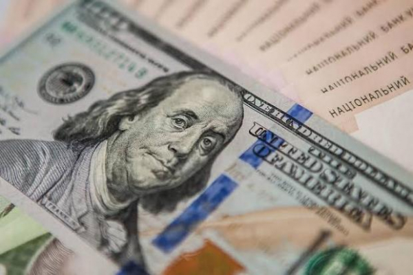 Курс долара може злетіти? Аналітик розповів, до чого готуватися українцям
